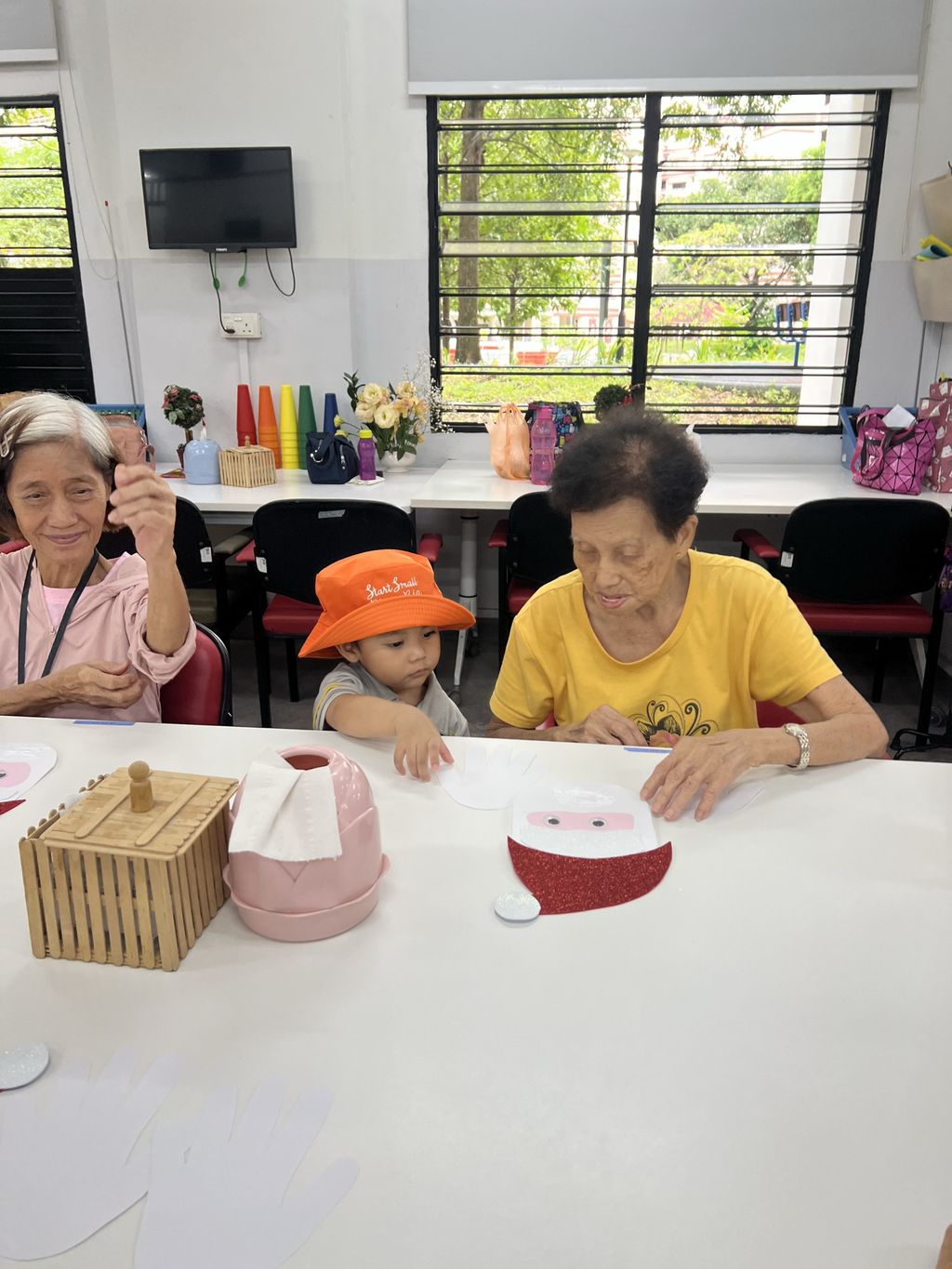 第四学期:启蒙一班小朋友们参观Metta Day乐龄康复中心 — photo 17
