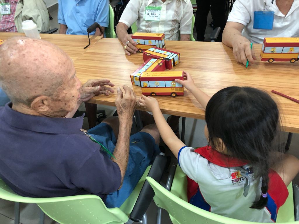 "Small Hands, Big Hearts" Kindness One : Showing kindness to the elderly of Singapore — photo 4