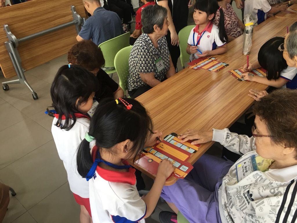 "Small Hands, Big Hearts" Kindness One : Showing kindness to the elderly of Singapore — photo 6