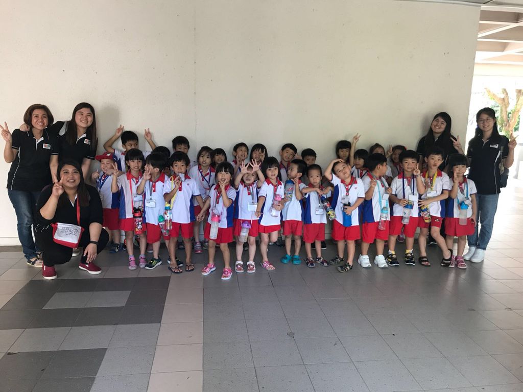 "Small Hands, Big Hearts" Kindness One : Showing kindness to the elderly of Singapore — photo 3