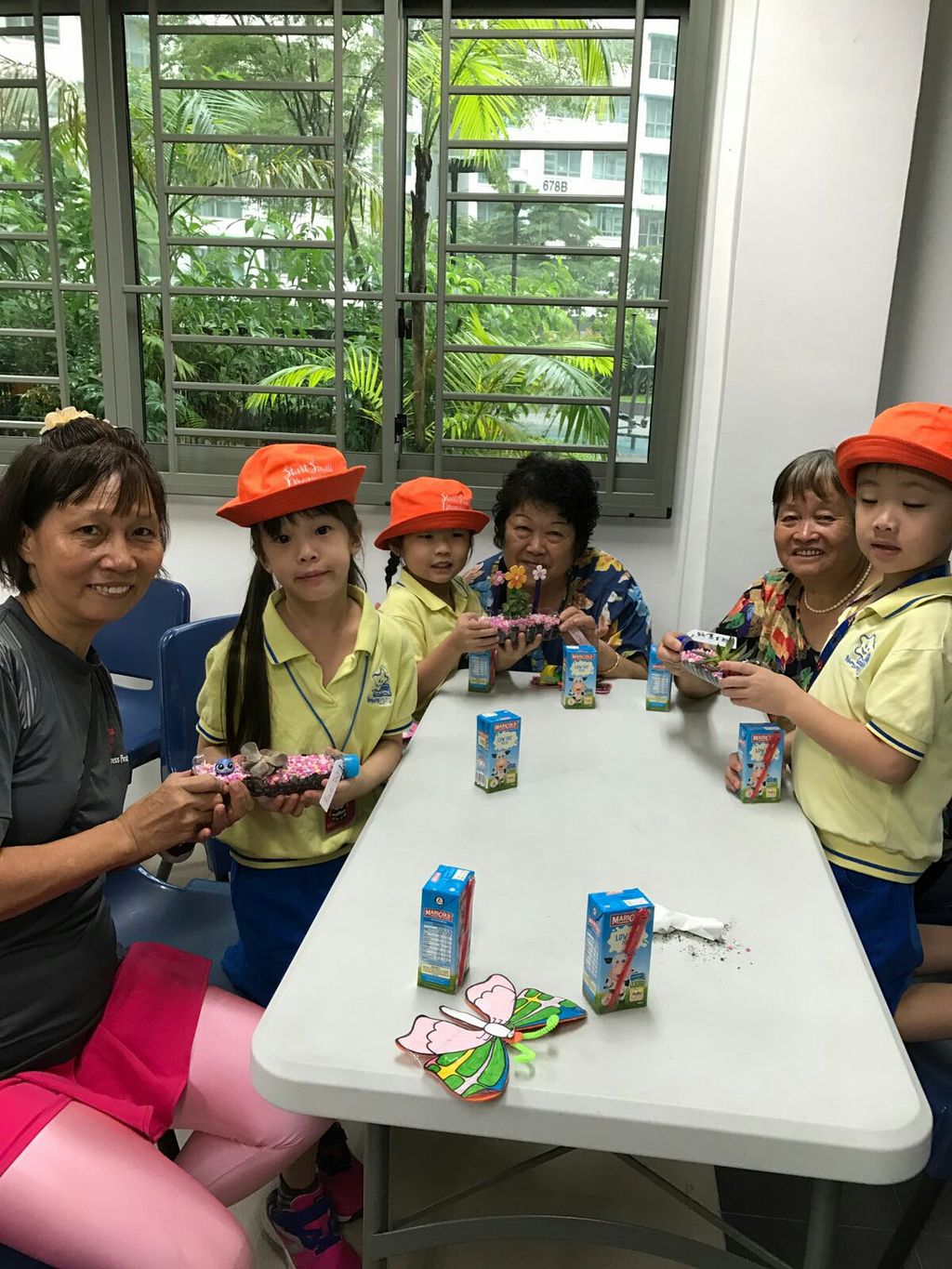 Intergenerational Bonding with the Seniors of MindCare Senior Activity Centre and NurtureStars Punggol through Terrarium Making! — photo 4