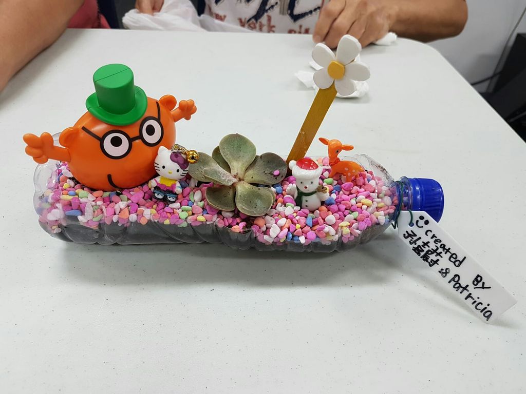 Intergenerational Bonding with the Seniors of MindCare Senior Activity Centre and NurtureStars Punggol through Terrarium Making! — photo 2