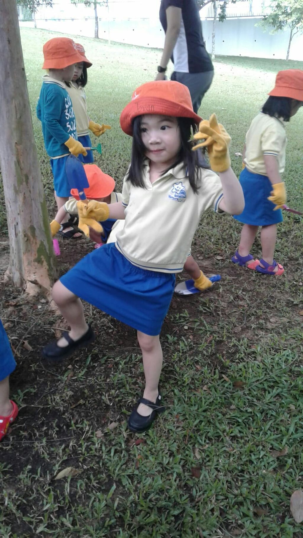 NurtureStars Punggol's Nursery students nurturing Punggol Waterway Park through mulching & weeding! — photo 4
