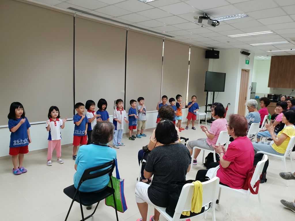 Having fun together with the Elderly at Esthers Seniors Activity Centre — photo 2