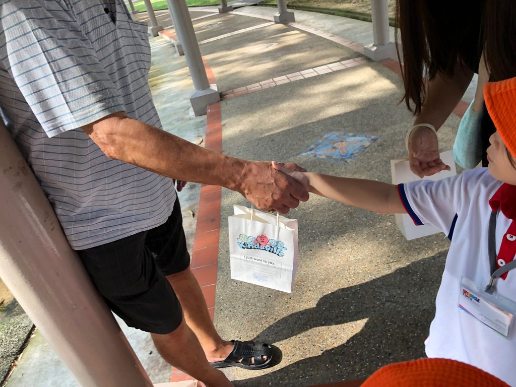 "Small Hands Big Hearts" - Kindness 3 - People around us — photo 4