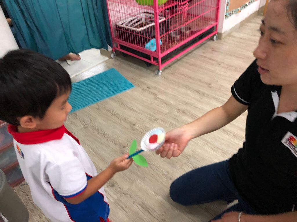 "Small Hands Big Hearts" - Kindness 3 - People around us — photo 2