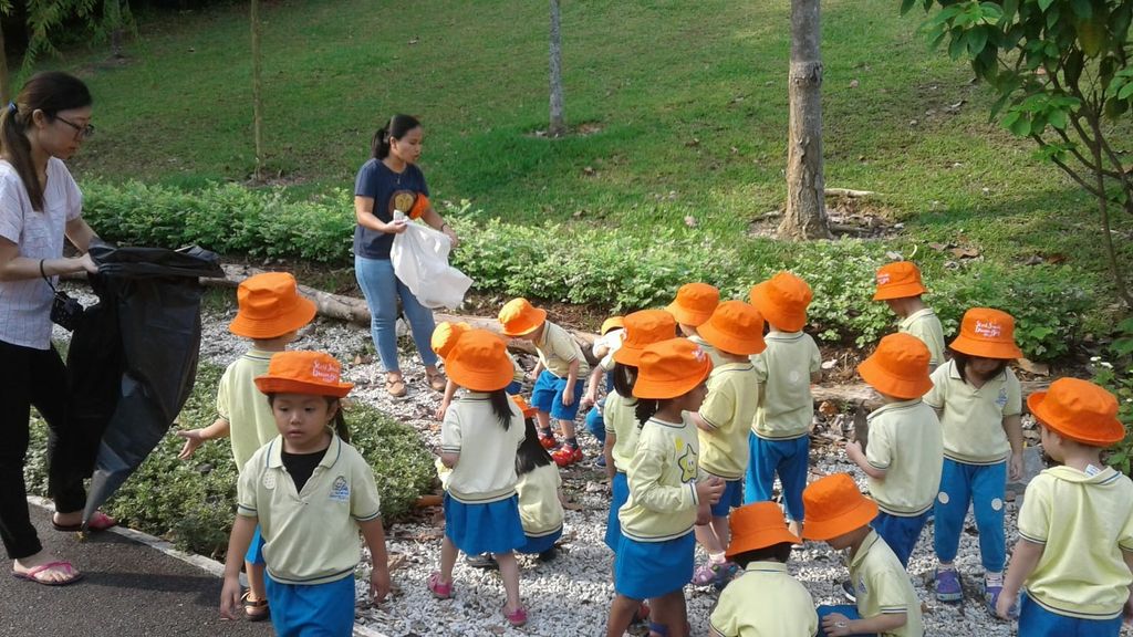 NurtureStars Punggol nurturing Punggol Waterway Park through pruning & park clean up in August 2018!