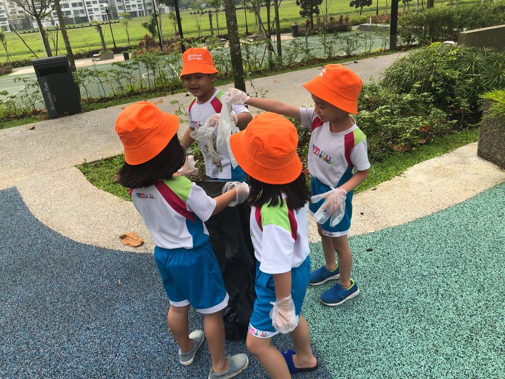 N2, K1 and K2 - A Small Step To Save Mother Earth (MY World @ Yishun Palm Breeze) — photo 1