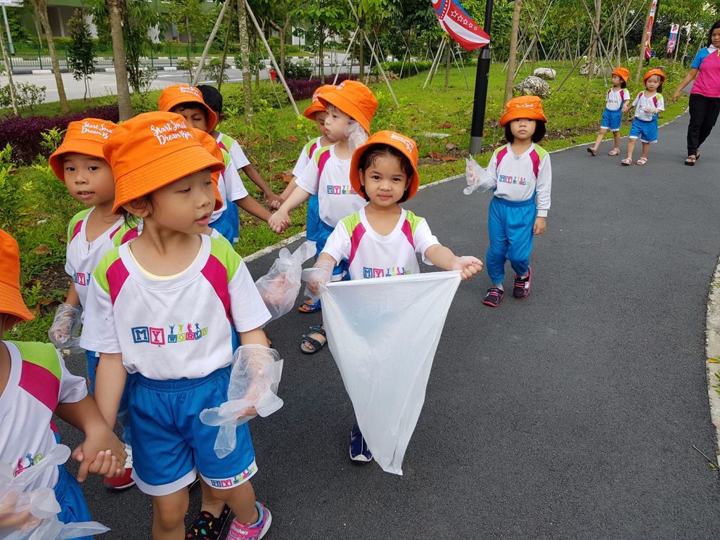 N2, K1 and K2 - A Small Step To Save Mother Earth (MY World @ Yishun Palm Breeze) — photo 2