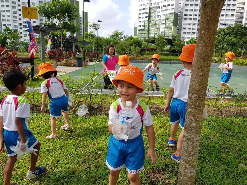 N2, K1 and K2 - A Small Step To Save Mother Earth (MY World @ Yishun Palm Breeze) — photo 4