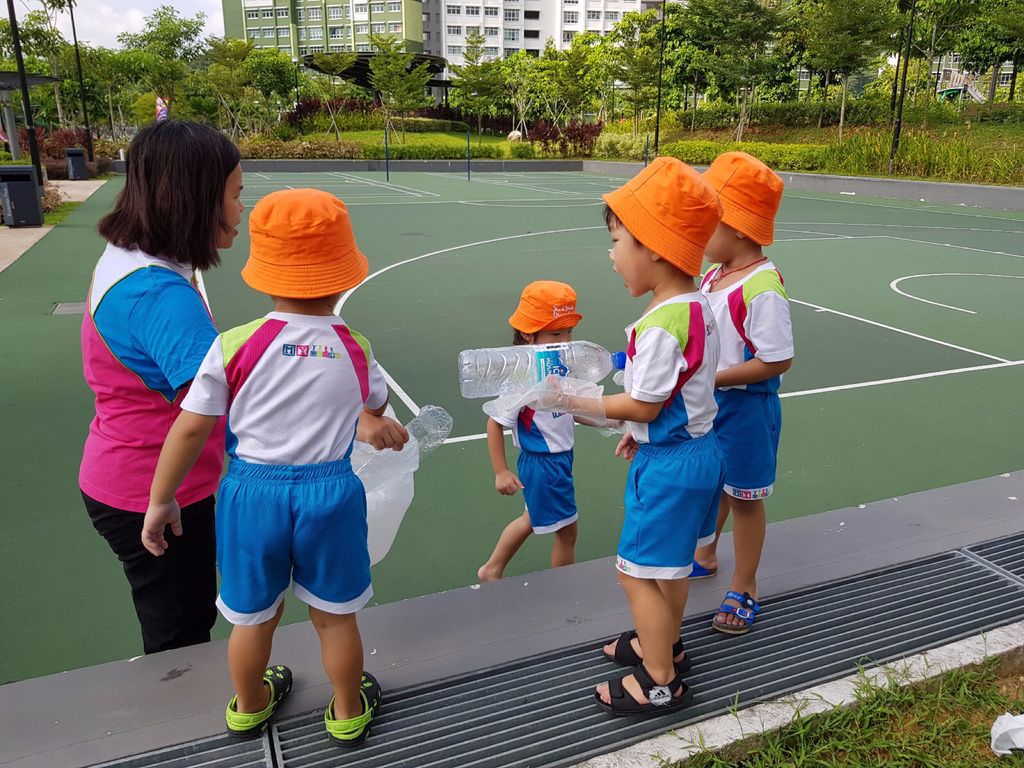 N2, K1 and K2 - A Small Step To Save Mother Earth (MY World @ Yishun Palm Breeze) — photo 6