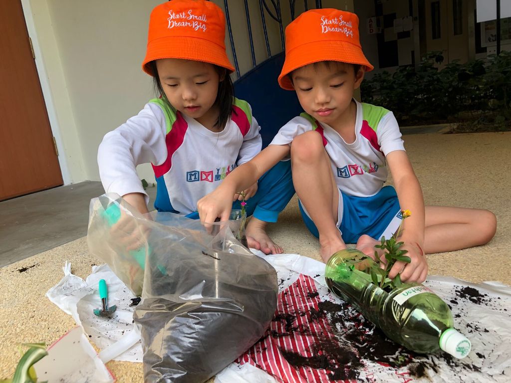N2, K1 and K2 - A Small Step To Save Mother Earth (MY World @ Yishun Palm Breeze) — photo 1