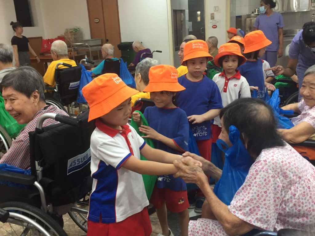 Visit to Man Fut Tong Nursing Home on 24/08/2018 — photo 2