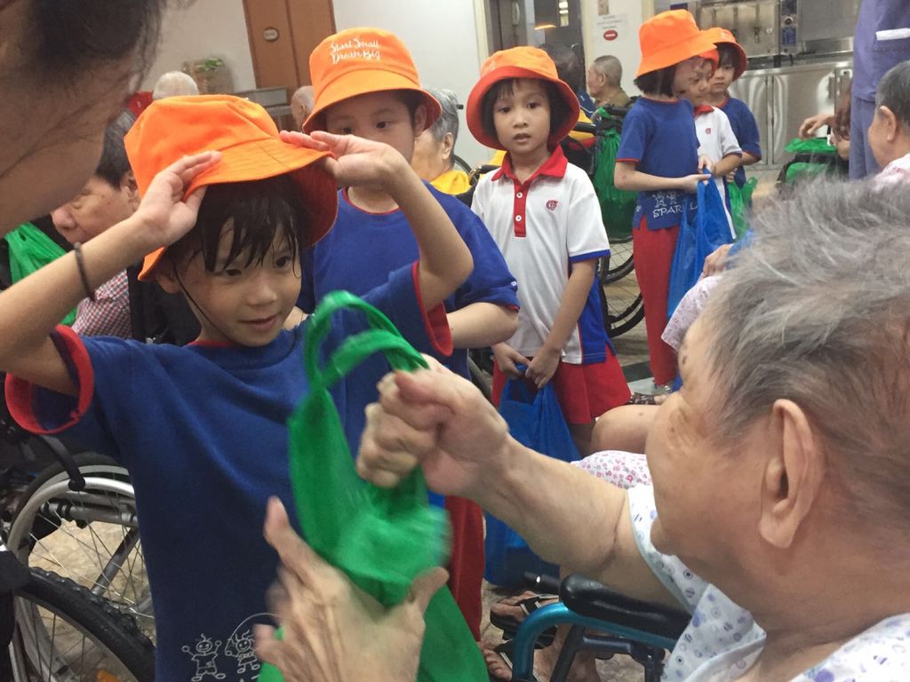 Visit to Man Fut Tong Nursing Home on 24/08/2018 — photo 7