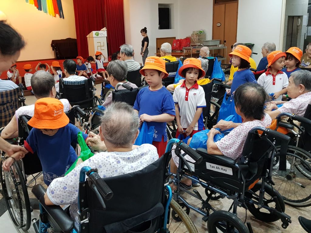 Visit to Man Fut Tong Nursing Home on 24/08/2018 — photo 9