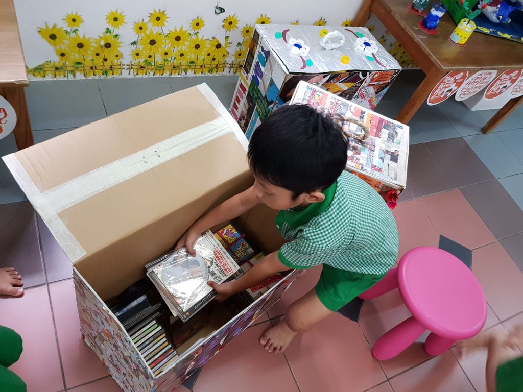 Collecting of Recycled Materials — photo 5