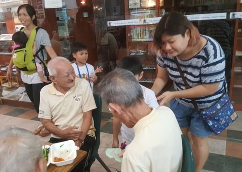 Small gesture big smile — photo 3