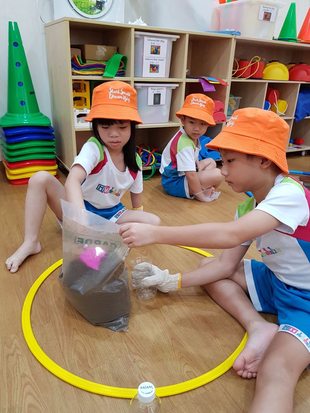 Little Green Hands @ work by MY World @ Tampines Changkat — photo 3