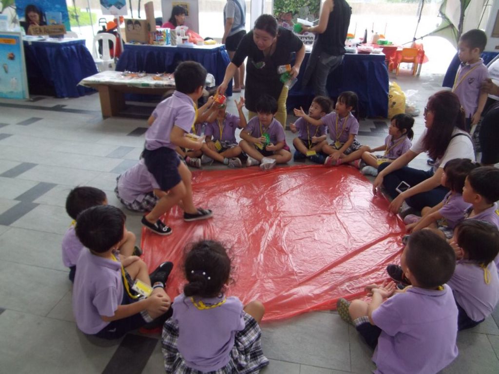 Cherie Hearts Kidz Campus @Pasir Ris Elias Mall - Event: Celebrate “Earth Day” at “Earth Week Carnival 2018” @Punggol Town Square on 19 April 2018 — photo 1