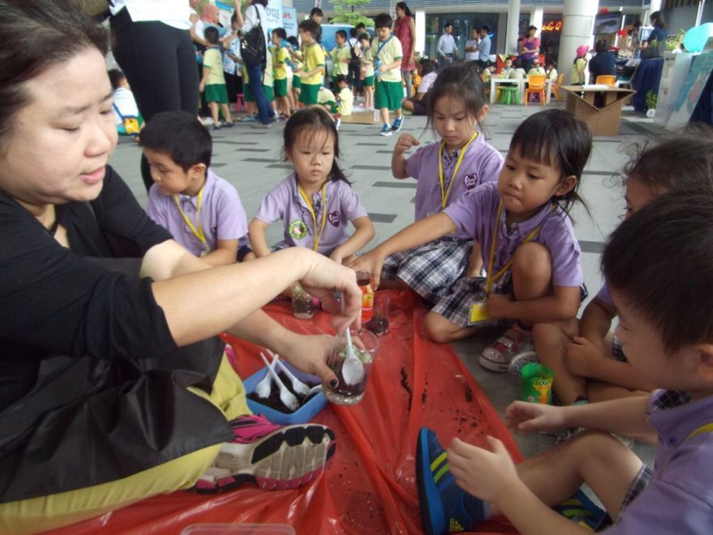 Cherie Hearts Kidz Campus @Pasir Ris Elias Mall - Event: Celebrate “Earth Day” at “Earth Week Carnival 2018” @Punggol Town Square on 19 April 2018 — photo 3