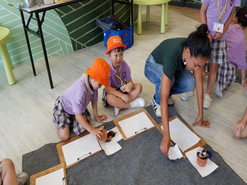 Cherie Hearts Kidz Campus @Pasir Ris Elias Mall - Event: Celebrate “Earth Day” at “Earth Week Carnival 2018” @Punggol Town Square on 19 April 2018 — photo 1