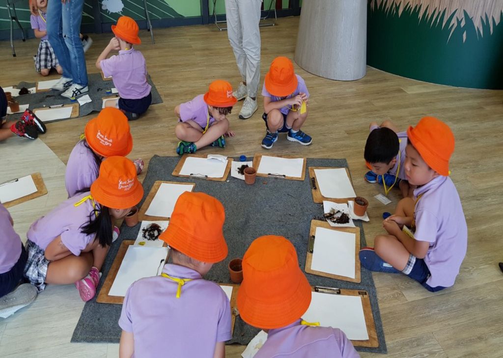Cherie Hearts Kidz Campus @Pasir Ris Elias Mall - Event: Celebrate “Earth Day” at “Earth Week Carnival 2018” @Punggol Town Square on 19 April 2018 — photo 2