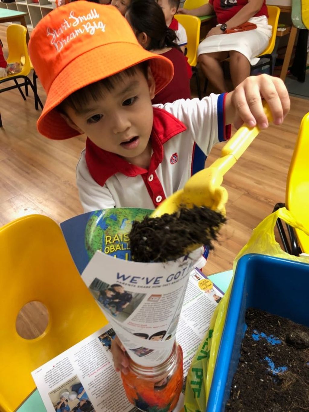Children at work: Let's go recycle and plant — photo 4