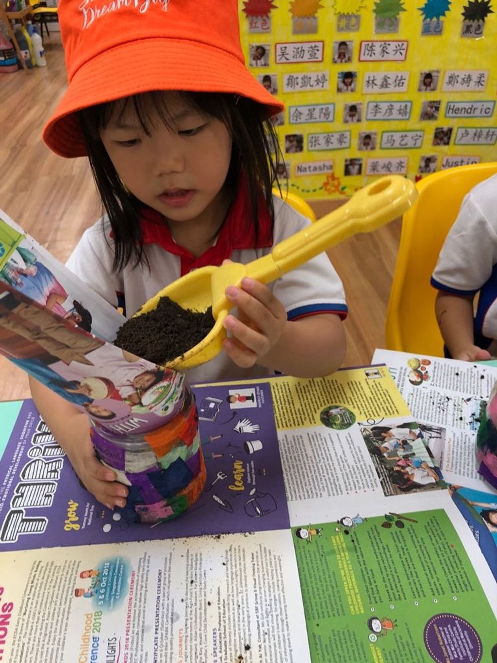 Children at work: Let's go recycle and plant — photo 6