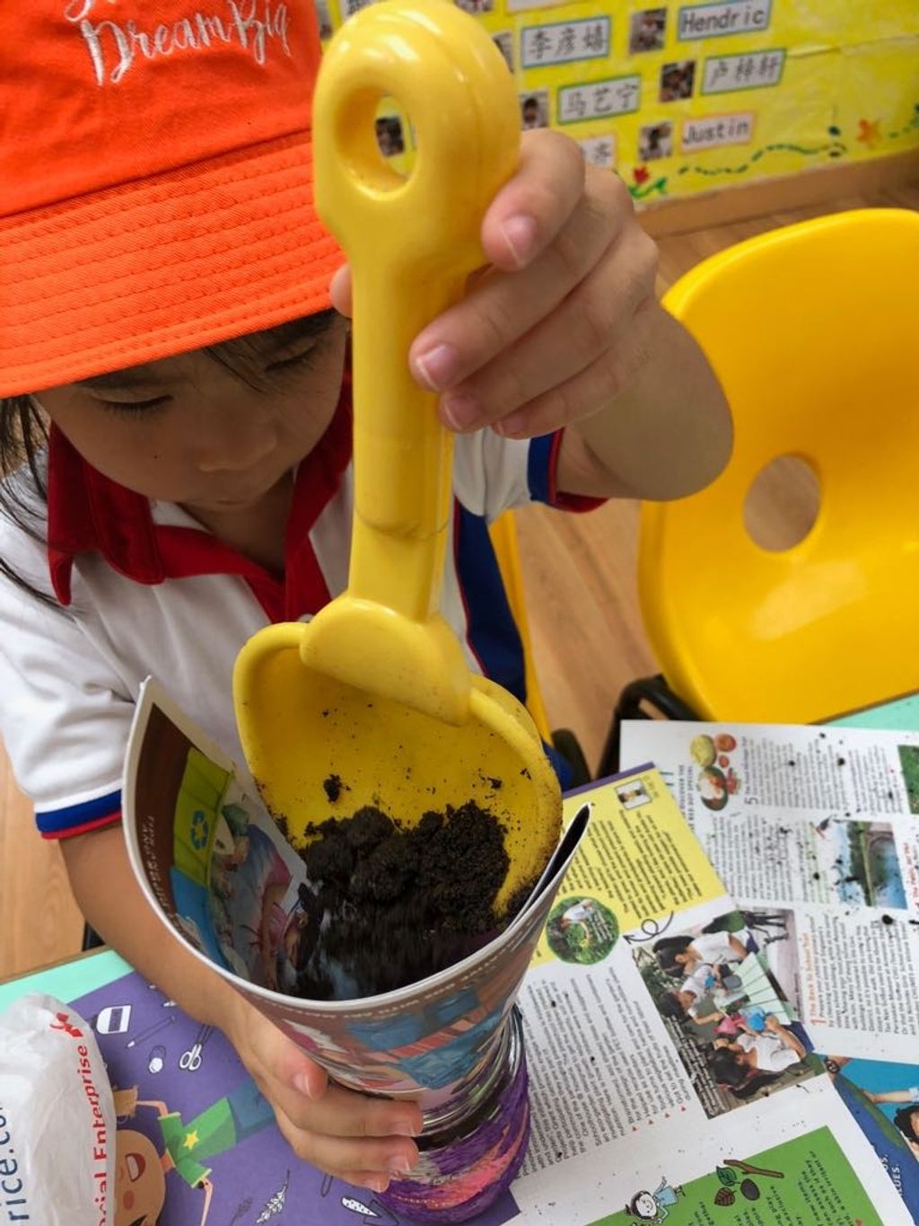 Children at work: Let's go recycle and plant — photo 7