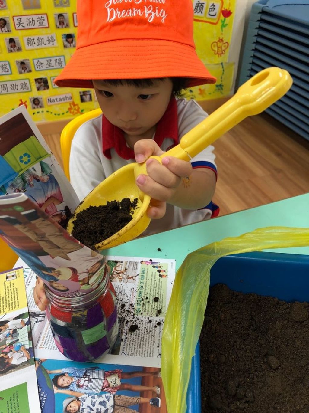 Children at work: Let's go recycle and plant — photo 10