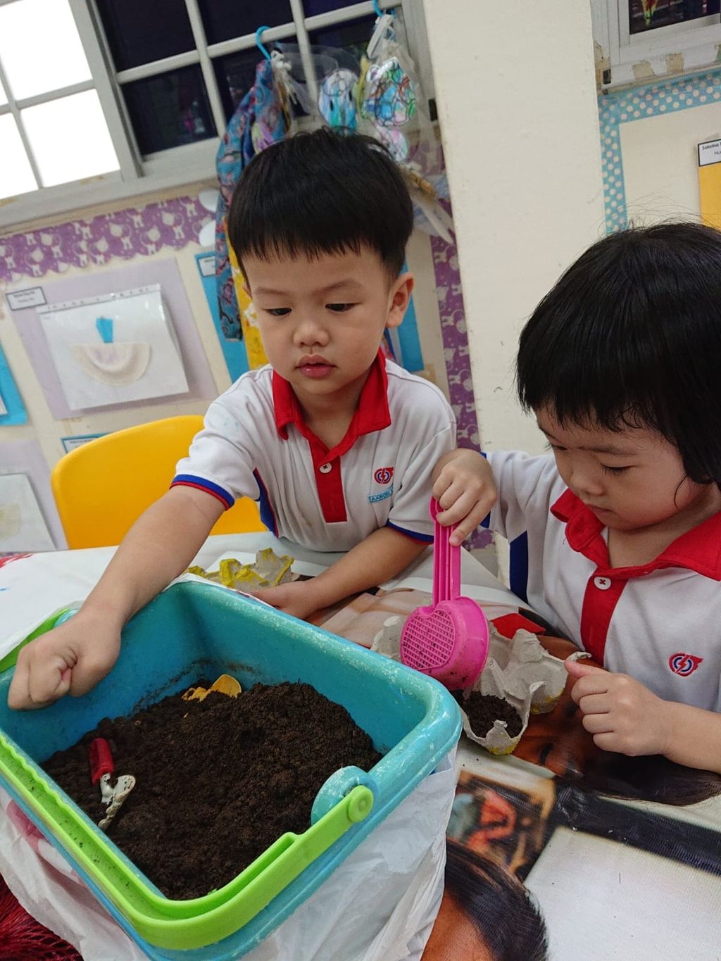 Children at work: Let's go recycle and plant — photo 24