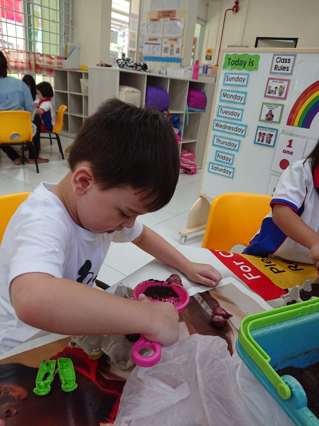 Children at work: Let's go recycle and plant — photo 25
