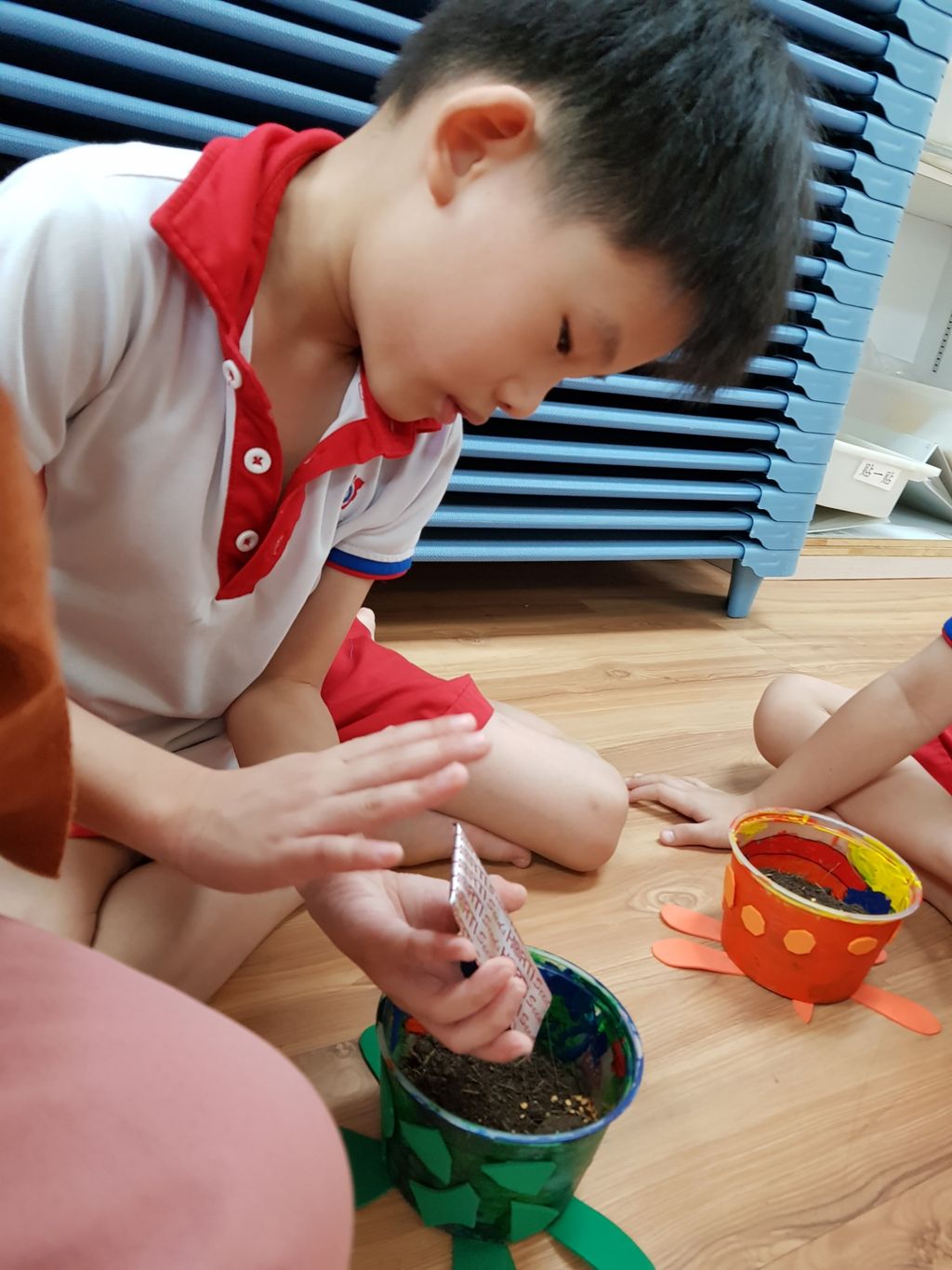 Children at work: Let's go recycle and plant — photo 38