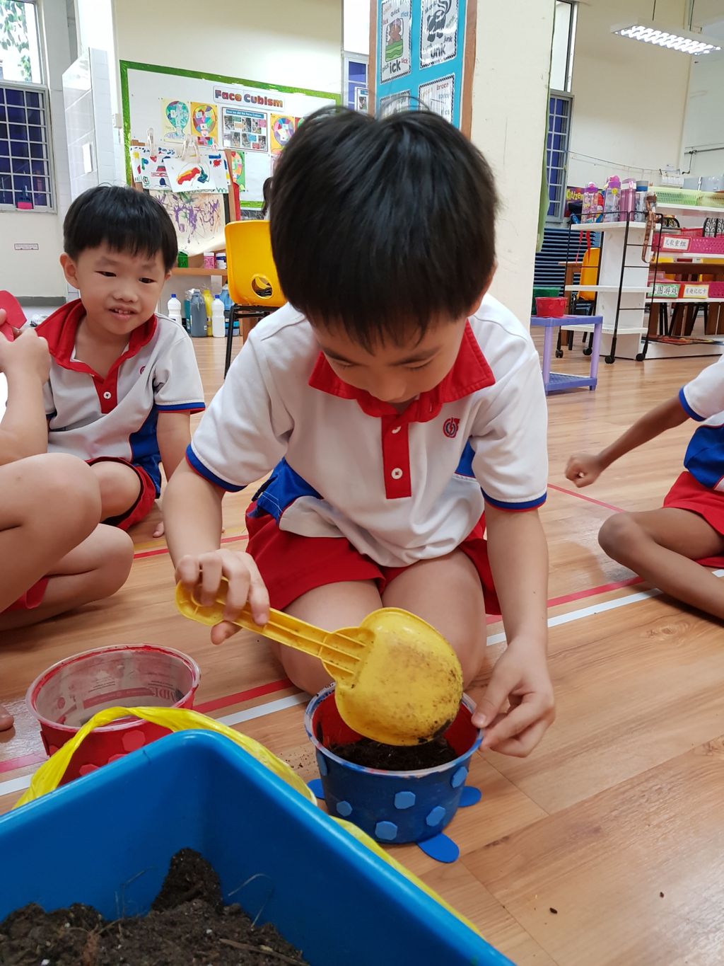 Children at work: Let's go recycle and plant — photo 39