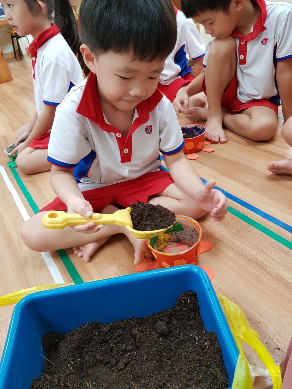 Children at work: Let's go recycle and plant — photo 43