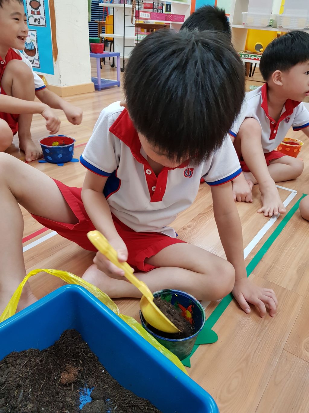 Children at work: Let's go recycle and plant — photo 44