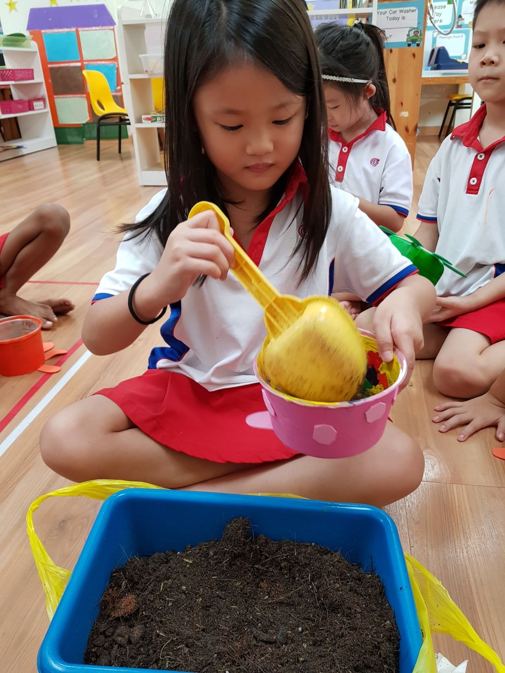 Children at work: Let's go recycle and plant — photo 48