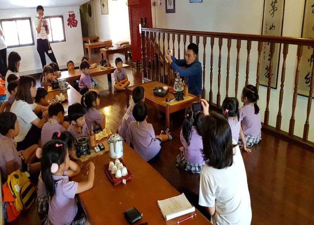 Cherie Hearts Kidz Campus @Pasir Ris Elias Mall - Event : “Excursion to Tea House on 8 May 2018 (Tuesday). and “Mother’s Day Celebrations on 11 May 2018 — photo 1