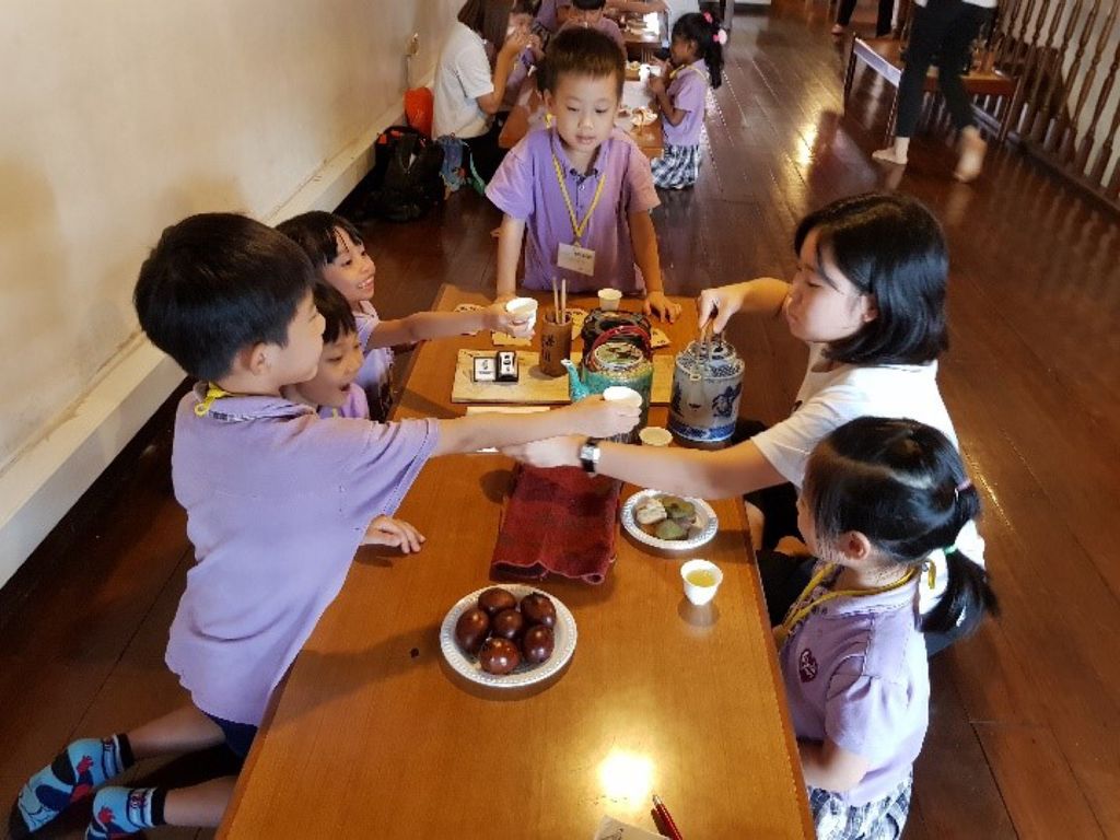 Cherie Hearts Kidz Campus @Pasir Ris Elias Mall - Event : “Excursion to Tea House on 8 May 2018 (Tuesday). and “Mother’s Day Celebrations on 11 May 2018 — photo 2