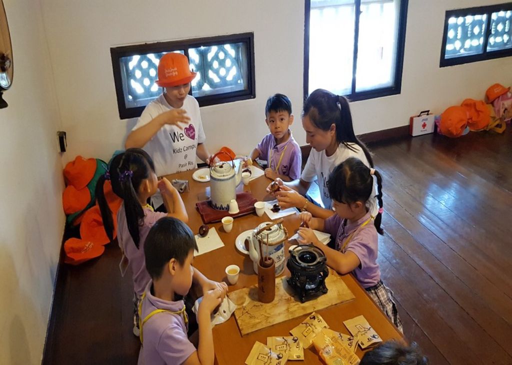 Cherie Hearts Kidz Campus @Pasir Ris Elias Mall - Event : “Excursion to Tea House on 8 May 2018 (Tuesday). and “Mother’s Day Celebrations on 11 May 2018 — photo 2