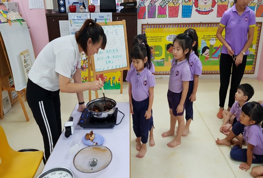Cherie Hearts Kidz Campus @Pasir Ris Elias Mall - Event : “Excursion to Tea House on 8 May 2018 (Tuesday). and “Mother’s Day Celebrations on 11 May 2018 — photo 2
