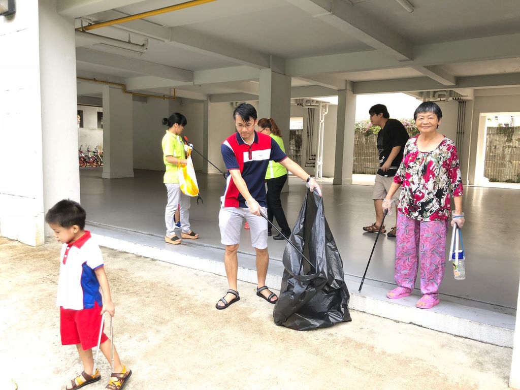 Clean Up and Green Up Litter Picking Exercise cum Fathers' Day Celebration — photo 1