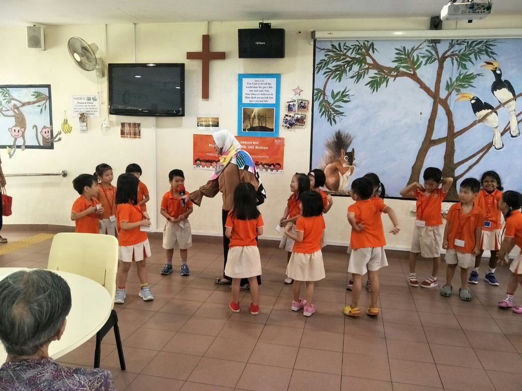 Having Fun at St John's Home for the Elderly People — photo 5
