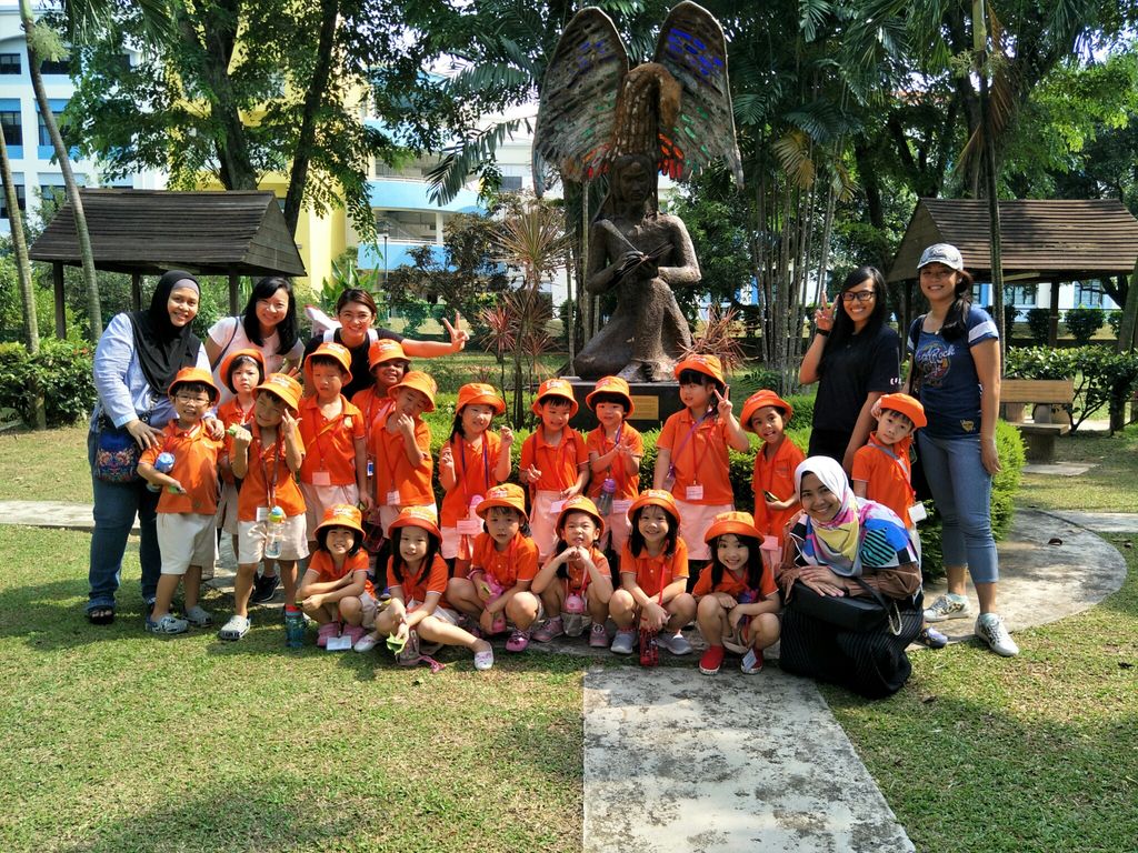 Having Fun at St John's Home for the Elderly People — photo 6