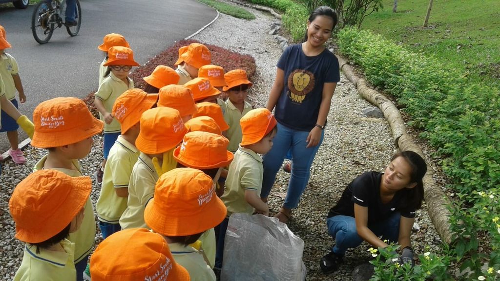 NurtureStars Punggol nurturing Punggol Waterway Park through organic mulching! — photo 3