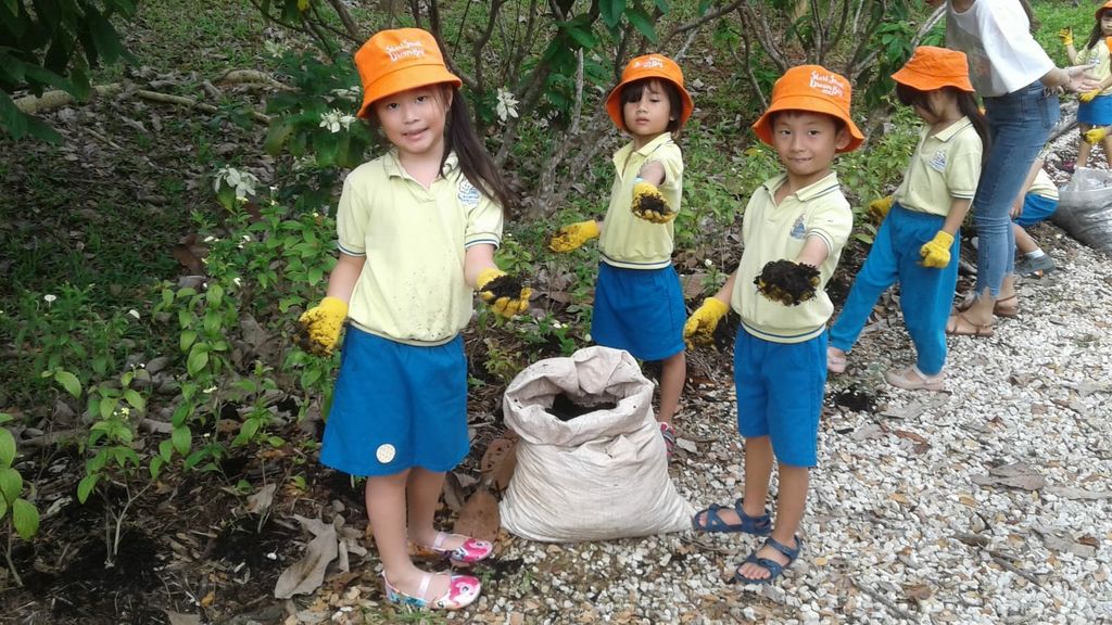 NurtureStars Punggol nurturing Punggol Waterway Park through organic mulching! — photo 2