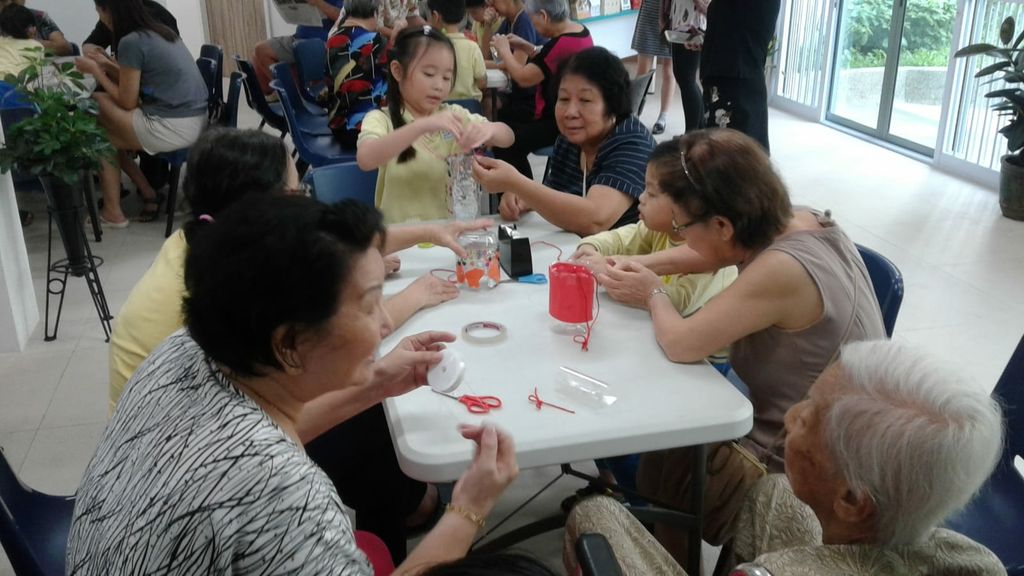 Mid Autumn Reunion With Seniors from MindCARE Senior Activity Centre to promote continuity of inter-generational bonding! — photo 4