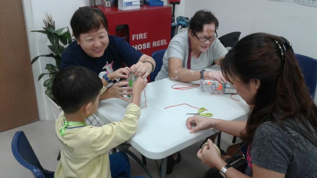 Mid Autumn Reunion With Seniors from MindCARE Senior Activity Centre to promote continuity of inter-generational bonding! — photo 5