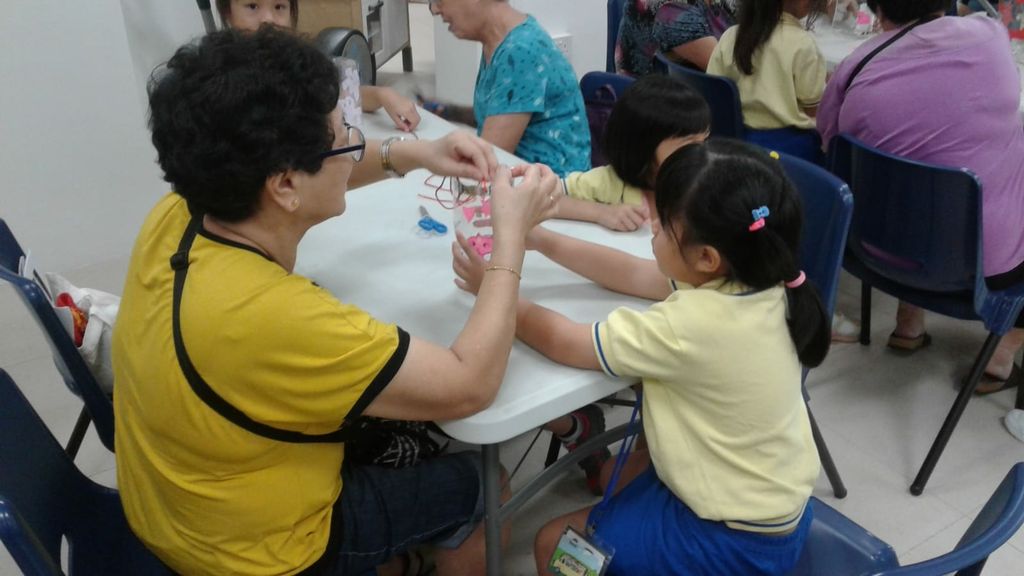 Mid Autumn Reunion With Seniors from MindCARE Senior Activity Centre to promote continuity of inter-generational bonding! — photo 7