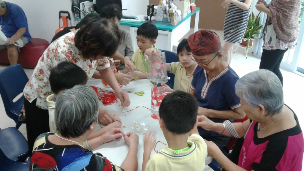 Mid Autumn Reunion With Seniors from MindCARE Senior Activity Centre to promote continuity of inter-generational bonding! — photo 8